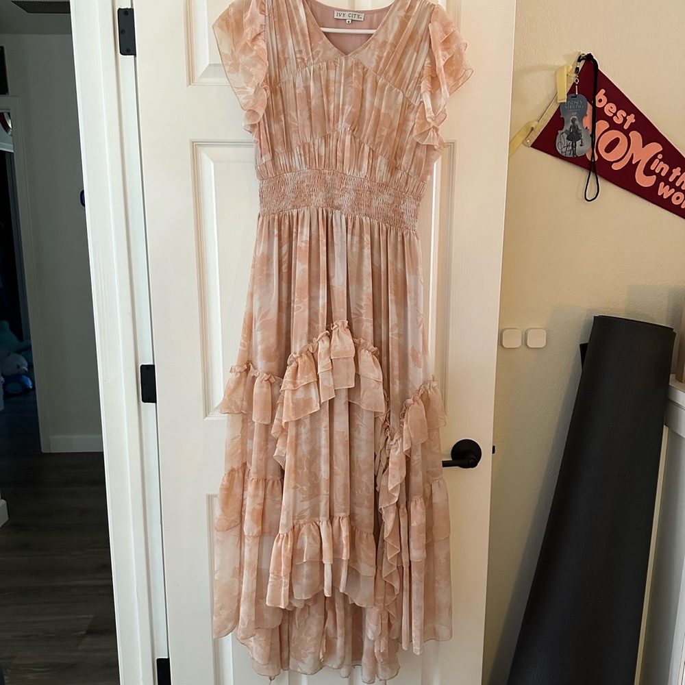 Ivy City Co Georgia Peach dress, size M